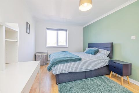 1 bedroom flat for sale, Siskin Close, Bushey