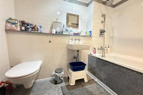 1 bedroom apartment for sale, Advent 2, Isaac Way, Manchester