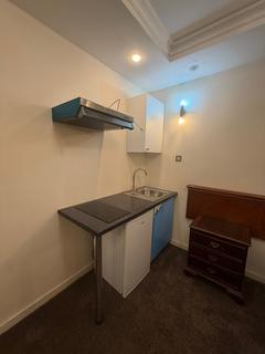 Studio to rent, Great West Road, Isleworth TW7