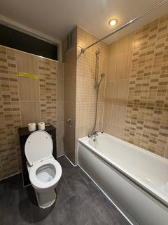 Studio to rent, Great West Road, Isleworth TW7