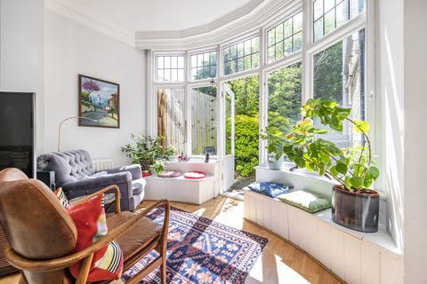 3 bedroom flat for sale, Coniston Road, London N10