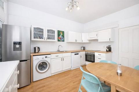 3 bedroom flat for sale, Coniston Road, London N10