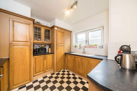 3 bedroom flat for sale, Nightingale Lane, London SW12