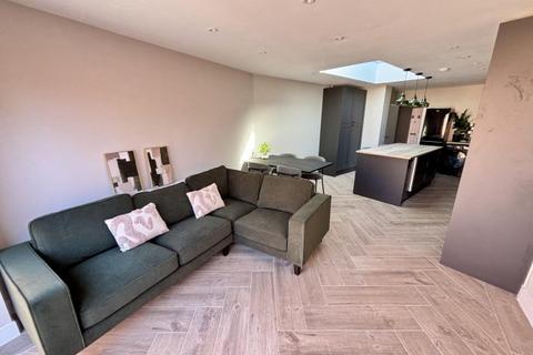 4 bedroom house share to rent, Lower Court Road
