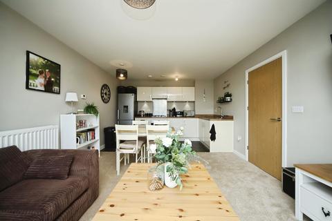2 bedroom flat for sale, Cunningham Court, Taunton