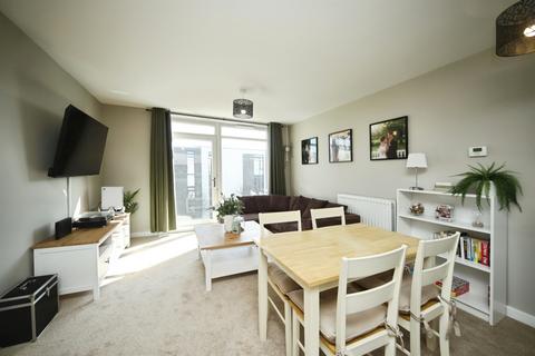 2 bedroom flat for sale, Cunningham Court, Taunton
