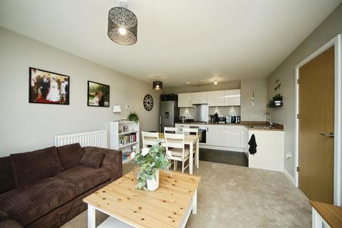 2 bedroom flat for sale, Cunningham Court, Taunton
