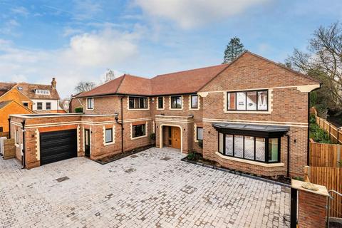 4 bedroom detached house for sale, Cross Lanes, Guildford