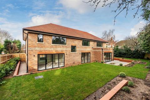 4 bedroom detached house for sale, Cross Lanes, Guildford