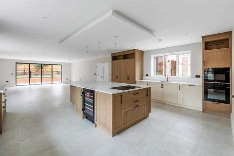 4 bedroom detached house for sale, Cross Lanes, Guildford