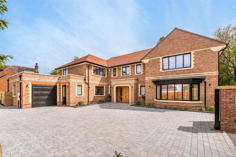 4 bedroom detached house for sale, Cross Lanes, Guildford