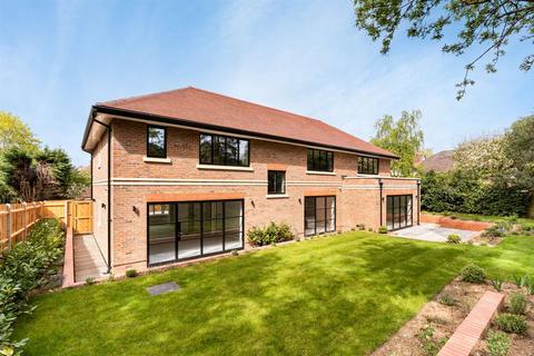 4 bedroom detached house for sale, Cross Lanes, Guildford