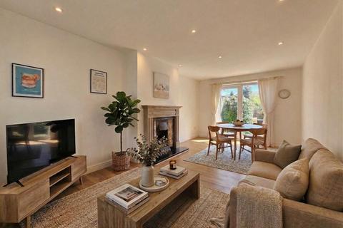 3 bedroom semi-detached house to rent, Riddings Road, Timperley