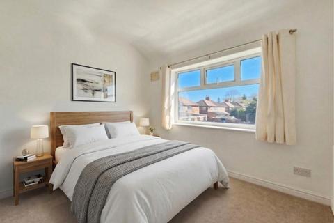 3 bedroom semi-detached house to rent, Riddings Road, Timperley