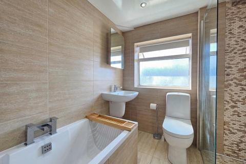 3 bedroom semi-detached house to rent, Riddings Road, Timperley