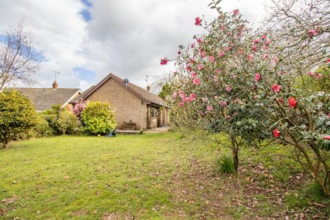 3 bedroom detached bungalow for sale, Manorside, Dersingham