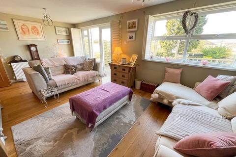 3 bedroom semi-detached house for sale, Primrose Close, Cowbridge, CF71