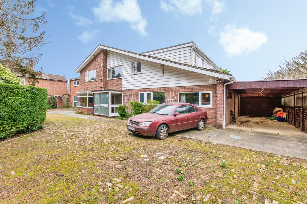6 bedroom detached house for sale