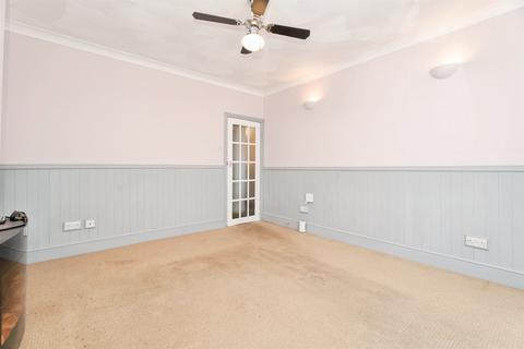 3 bedroom end of terrace house for sale, Queens Road, FAKENHAM