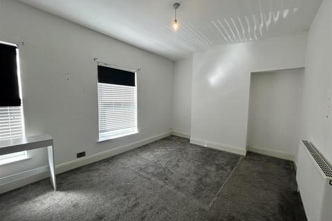 2 bedroom terraced house to rent, Lambton Street, Hull