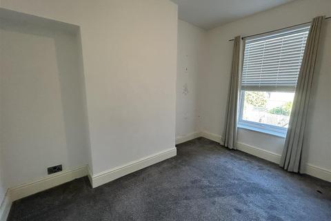 2 bedroom terraced house to rent, Lambton Street, Hull