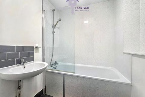 2 bedroom flat to rent, Spire View, SO15