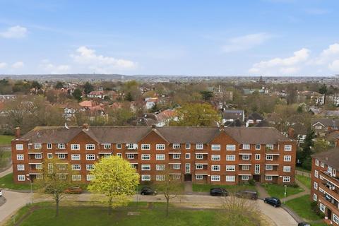 2 bedroom flat for sale, Althorne Gardens, South Woodford