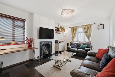2 bedroom flat for sale, Althorne Gardens, South Woodford