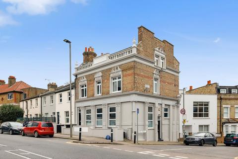 3 bedroom flat for sale, Merton Road, London