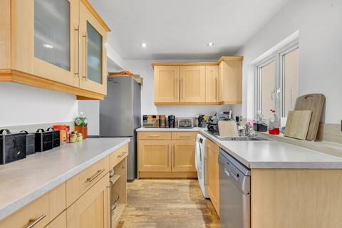 3 bedroom flat for sale, Merton Road, London