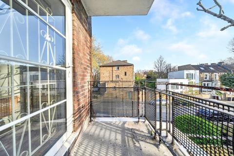 2 bedroom flat to rent, Hendale House, Upper Clapton Road, London