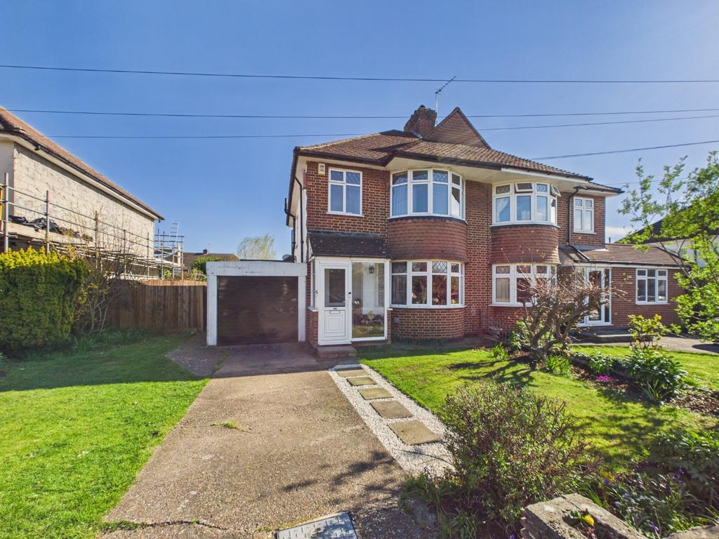 West Wickham, Kent BR4 3 bed semi-detached house - £725,000