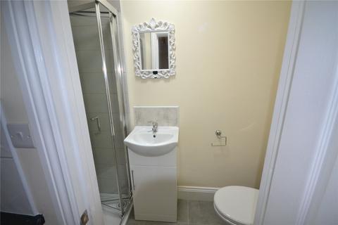 Studio to rent, Stag Lane, London, NW9