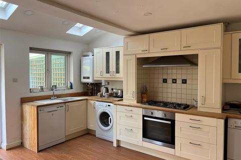 3 bedroom house to rent, Hedingham Close, Macclesfield
