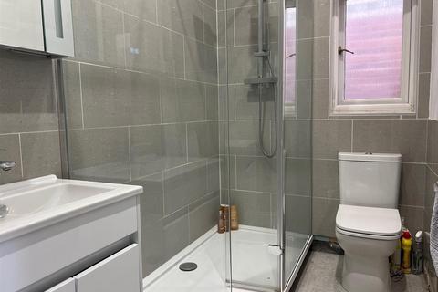 3 bedroom house to rent, Hedingham Close, Macclesfield