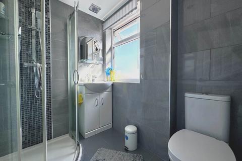 1 bedroom flat to rent, Byron Avenue, Manor Park E12