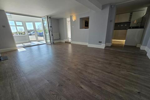 2 bedroom flat for sale, Birtle Road, Bury BL9