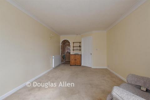 1 bedroom ground floor flat for sale, Church End Lane, Runwell, Wickford, Essex