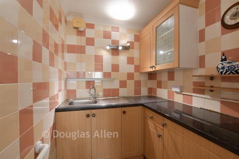 1 bedroom ground floor flat for sale, Church End Lane, Runwell, Wickford, Essex