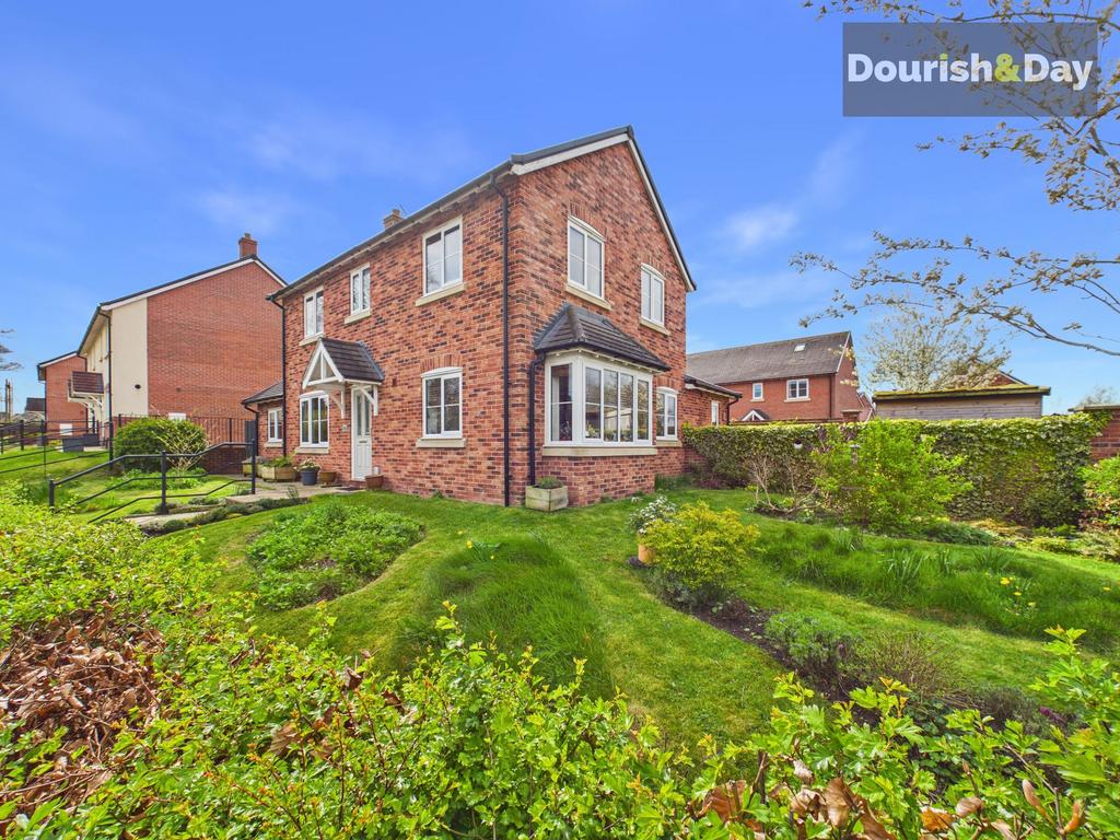 Wrexham Road, Whitchurch SY13 3 bed detached house for sale - £345,000