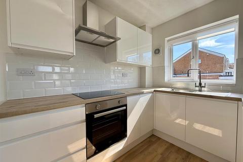 1 bedroom maisonette to rent, Red Lion Close, Tividale, Oldbury