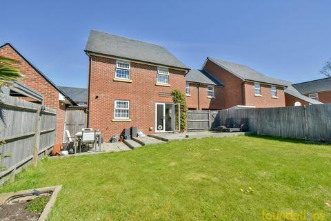 Ninielroid Roid Cowdray Park Road, Bexhill-on-Sea, TN39 3 bed detached bungalow - £435,000