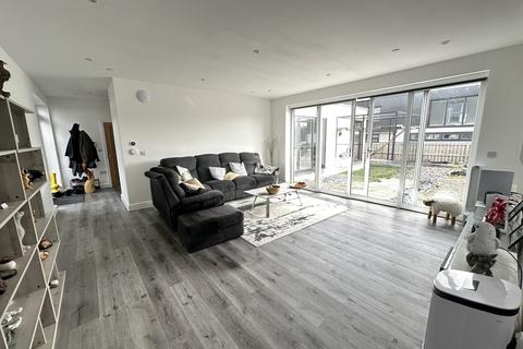 3 bedroom property to rent, Drovers Meadow, Bronllys, Brecon, LD3