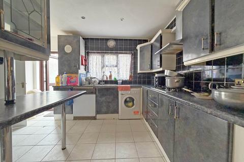 3 bedroom terraced house for sale, Grosvenor Road, London, London, E7