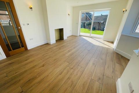 3 bedroom bungalow to rent, Manor Road, Kilsby, Rugby, CV23