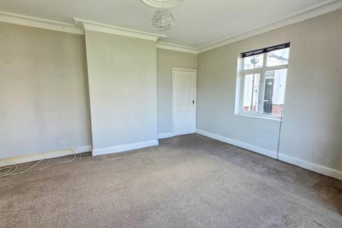 2 bedroom maisonette for sale, Tudor Drive, Gidea Park, RM2