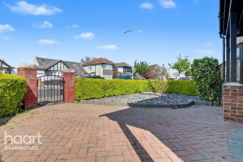 4 bedroom semi-detached house for sale, Berkeley Avenue, Clayhall