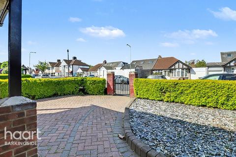 4 bedroom semi-detached house for sale, Berkeley Avenue, Clayhall