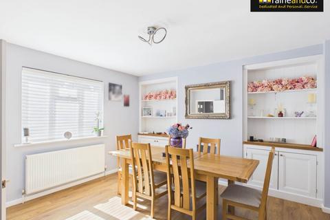 4 bedroom semi-detached house for sale, Swanley Crescent, Potters Bar