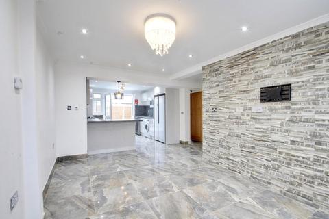 5 bedroom terraced house to rent, Great Benty, West Drayton UB7